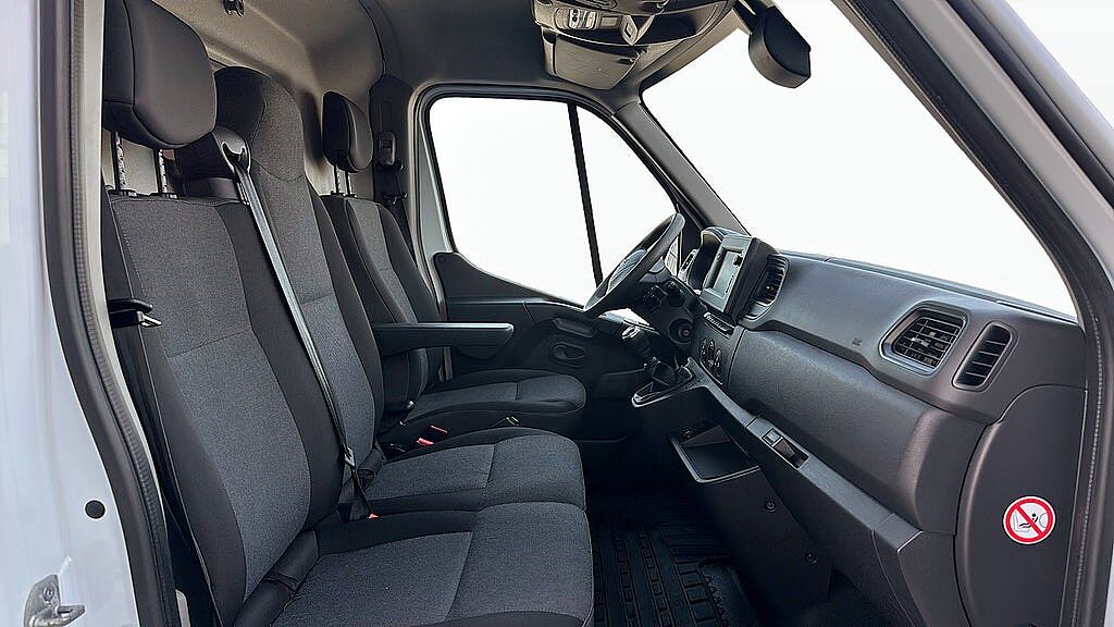 Nissan nv400