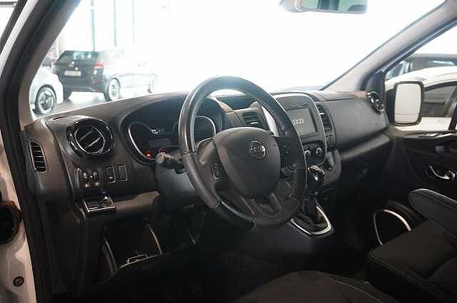 Nissan NV300