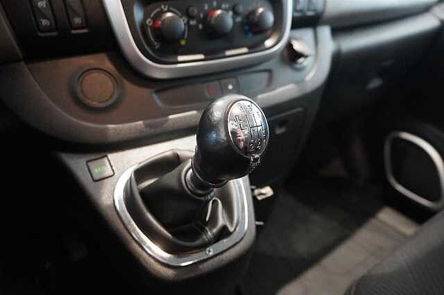 Nissan NV300