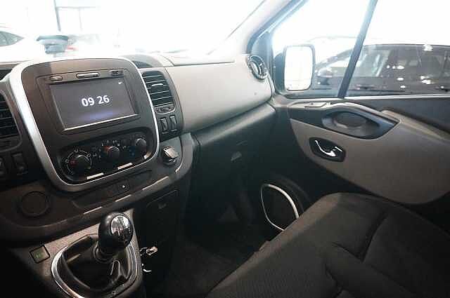 Nissan NV300