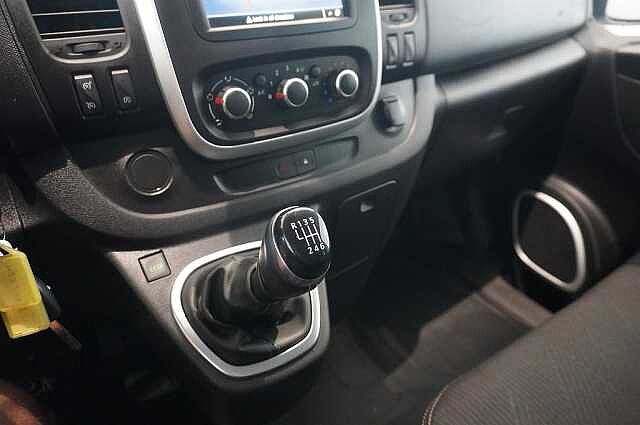 Nissan NV300