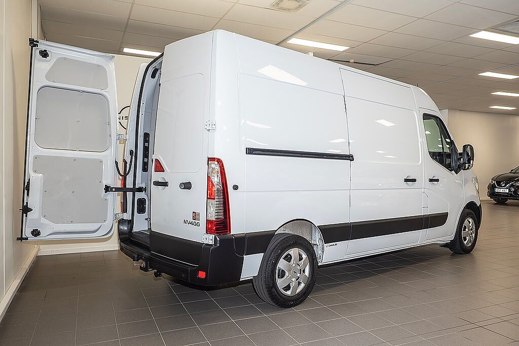 Nissan NV 400