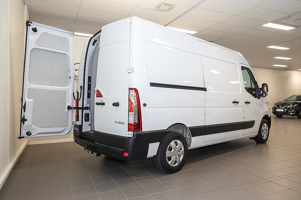 Nissan NV 400