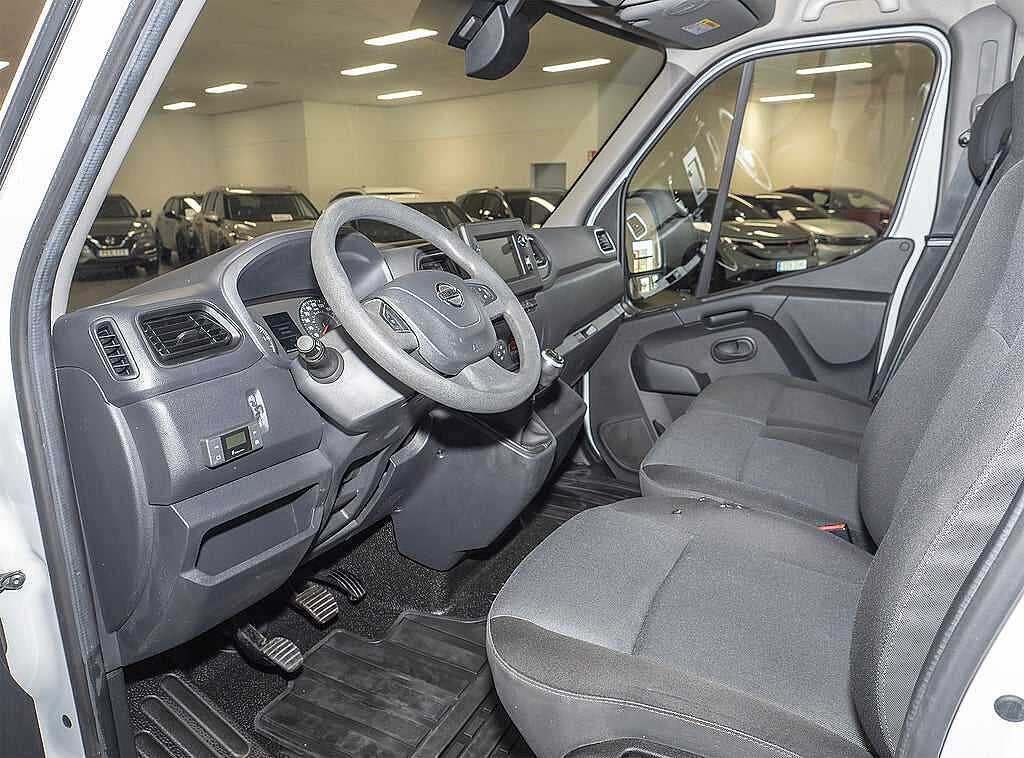 Nissan NV 400