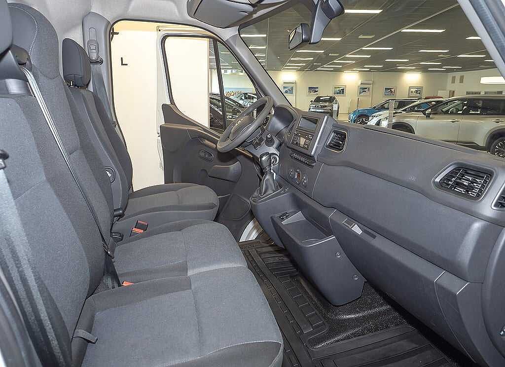 Nissan NV 400