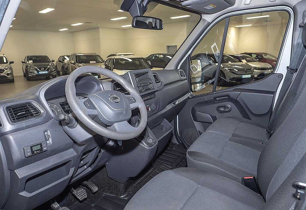 Nissan NV 400
