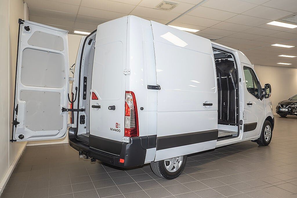 Nissan NV 400